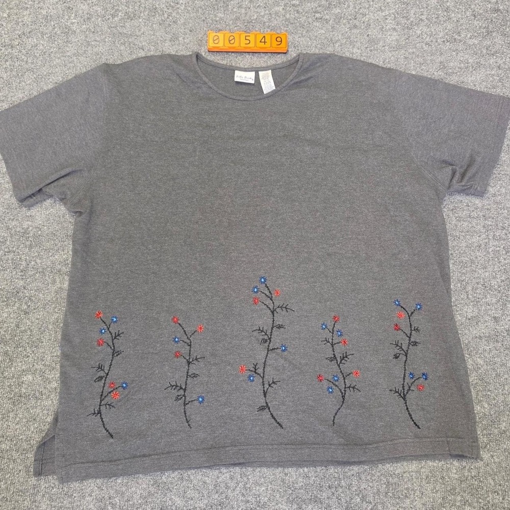 Bobbie Brooks Gray cotton t-shirt with embroidered flowers size 22